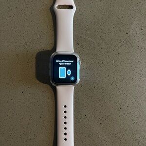 Rose Gold Apple Watch SE 40mm